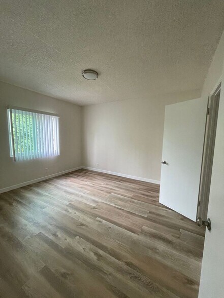 Building Photo - 13115 Oxnard St