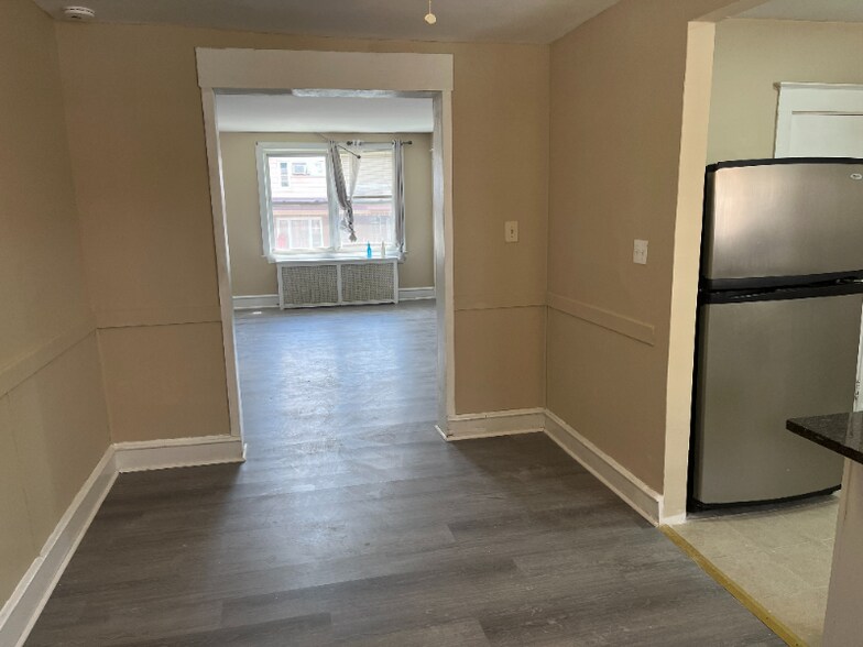 Building Photo - 1467 Lardner St