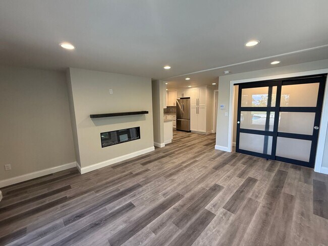 Building Photo - Brand New Apartment in Mukilteo with Parti...
