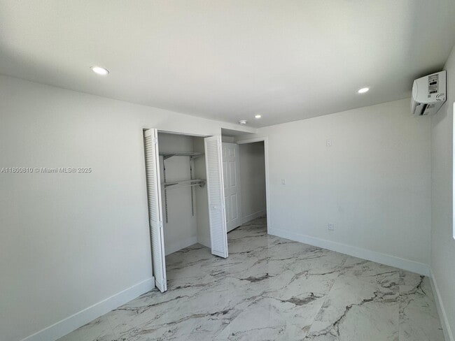 Building Photo - 11000 SW 47th Terrace