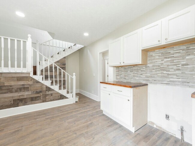 Building Photo - 6709 Lawn Ave
