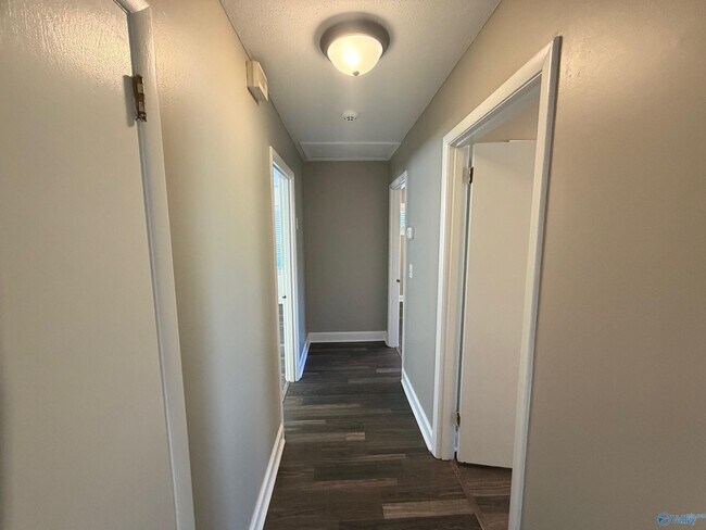 Building Photo - 1518 15th Ave SW