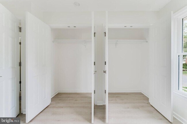Building Photo - 7107 Sontag Way