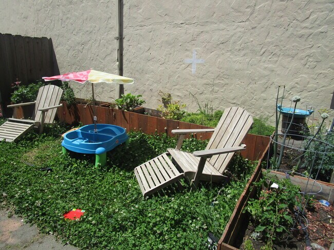 Yard - 1927 Barrett Ave