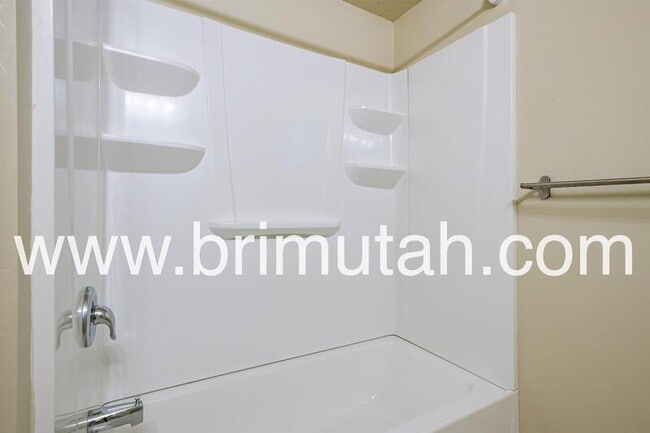Building Photo - 2393 E 3000 S
