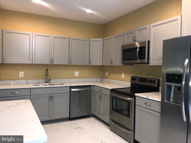 Building Photo - 15707 Palermo Terrace