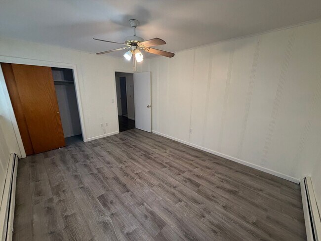 Building Photo - 536 Skylark Dr