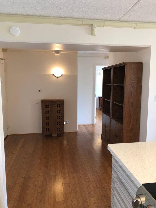 Building Photo - Furnished and Renovated 2 Bed 2 Bath 1 Parking at Marco Polo Apartments, Views and Amenities!!!