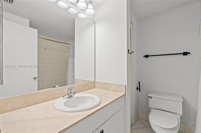 Building Photo - 701 Brickell Key Blvd