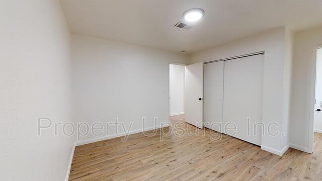 Building Photo - 2061 Rosamond Ave