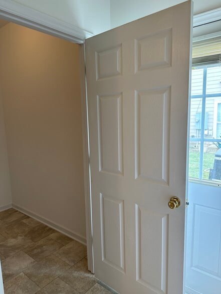 Building Photo - 40 Belhaven Dr