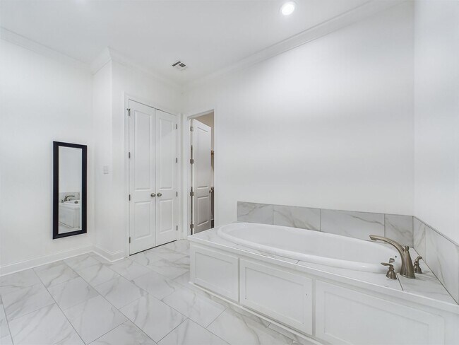 Building Photo - Luxurious 4 bedroom home available JANUARY 19th in Lafayette!