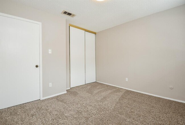 Building Photo - 5809 Village Forest Ct
