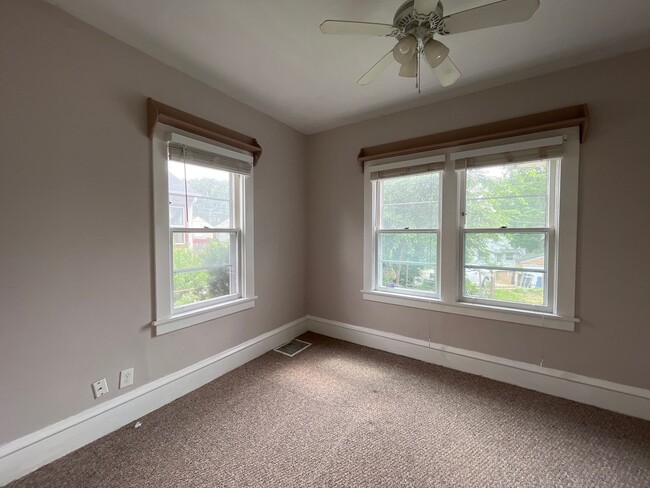 Building Photo - This charming home has two bedrooms and on...