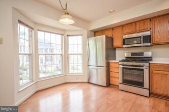 Building Photo - 3003 Gatehouse Ct