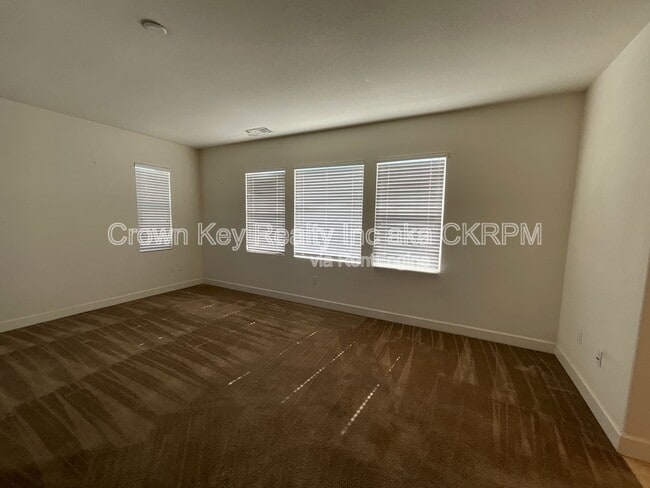 Building Photo - 546 W Campania Way