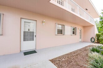 Building Photo - 18081 SE Country Club Dr