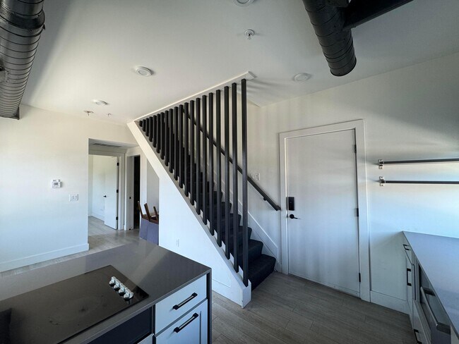 Building Photo - 973 E Broad St