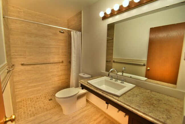 Building Photo - 3bd/2ba Woodinville Home