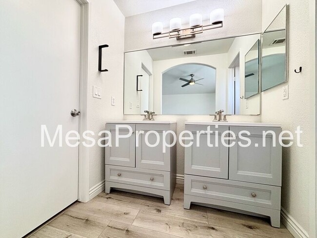 Building Photo - 16992 Lido Cir