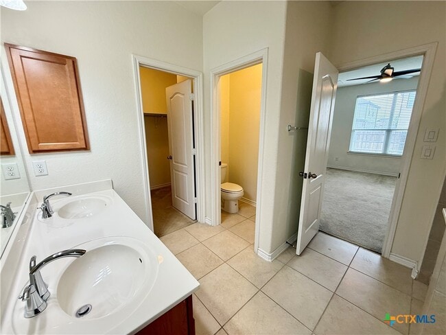 Building Photo - 2065 Oxbow Cir