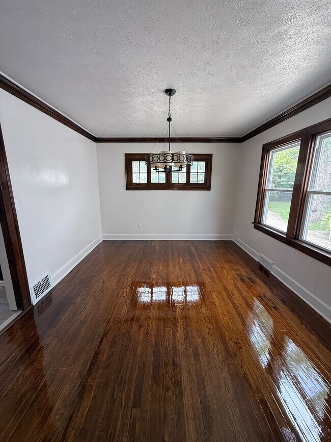 Building Photo - 3537 Silsby Rd