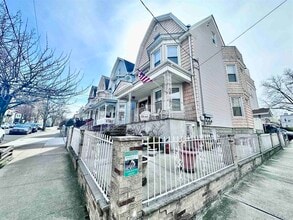 Building Photo - 117 Duncan Ave