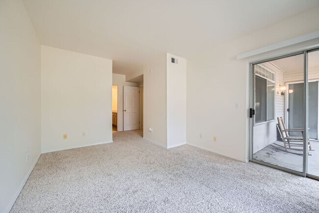 Building Photo - 2 Bed, 2 bath in Quiet Community. New HVAC, New Flooring. Community pool and clubhouse access inc...