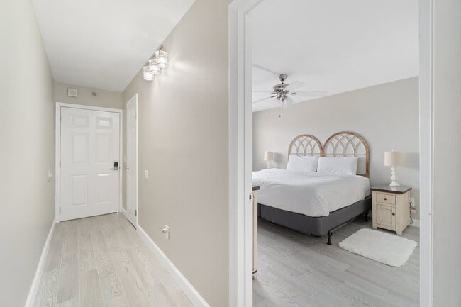 Building Photo - 8743 Thomas Dr