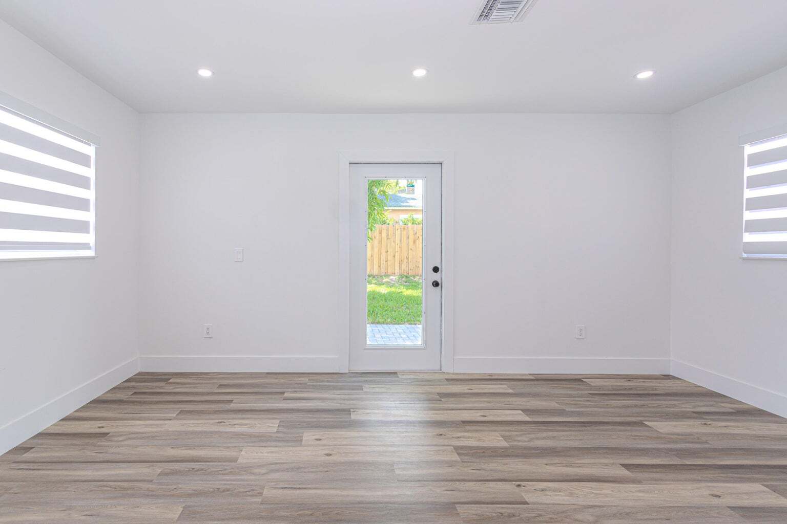 Building Photo - 1717 16th Ct N