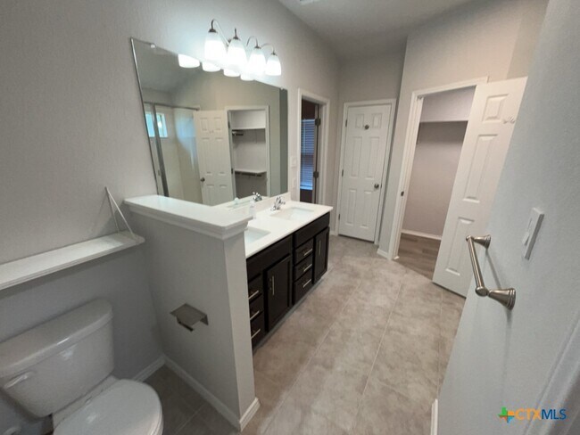 Building Photo - 1824 Fall Creek Ct
