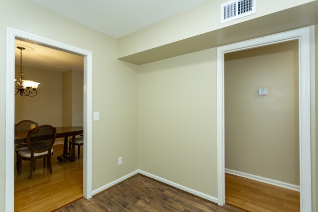 Building Photo - 2200 Montreat Cir