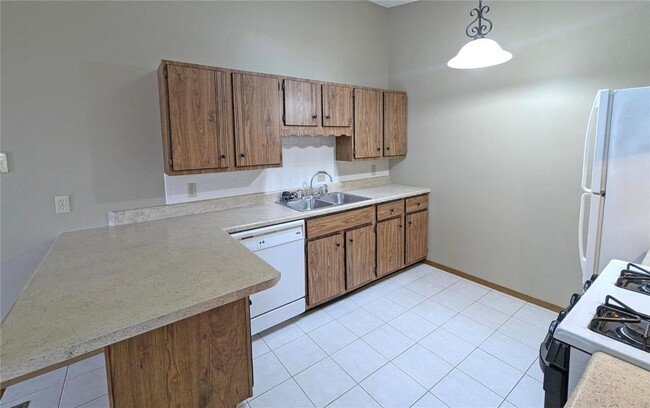 Building Photo - 332 Spencer Pl