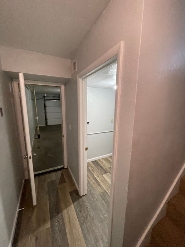 Building Photo - 729 W 61st St