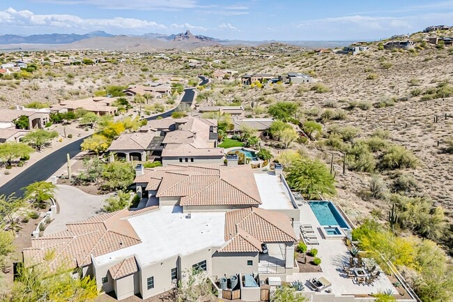 Building Photo - Luxury Home ready for January Move-in