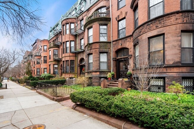 Building Photo - 461 Beacon St