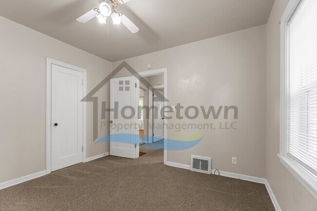 Building Photo - 4 Bedroom 2 Bathroom Home with a Fully Fen...