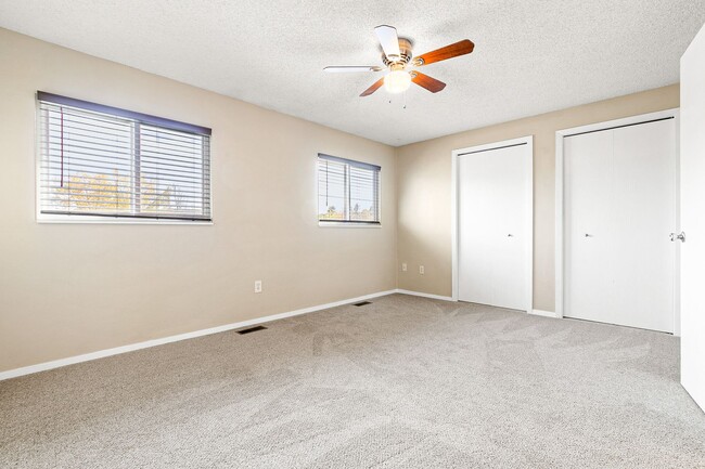 Building Photo - 1405 S Sierra Dr