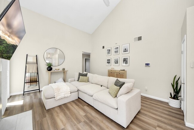 Building Photo - 18019 Autumn Hills Dr