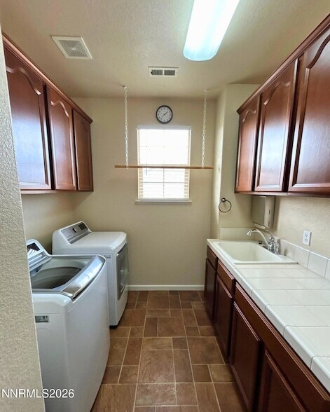 Building Photo - 7263 Foxwood Ln