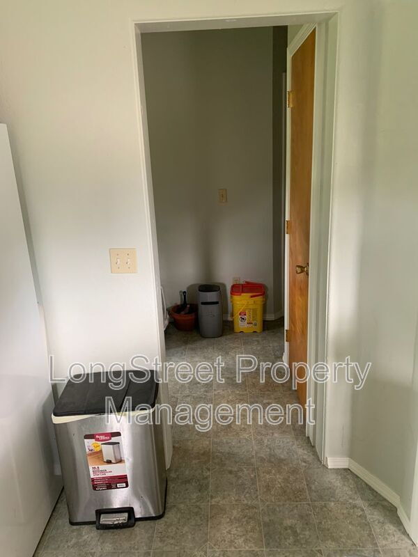 Building Photo - 1012 NW 34th St