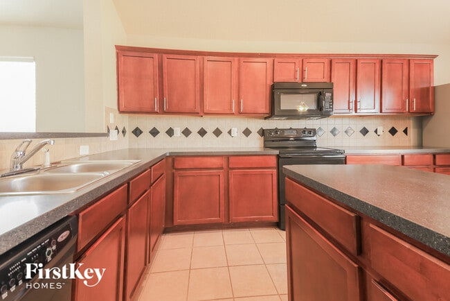 Building Photo - 2064 Fairview Dr