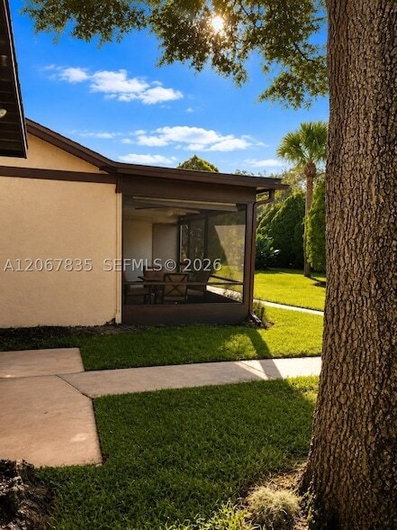 Building Photo - 4633 Vilabella Dr