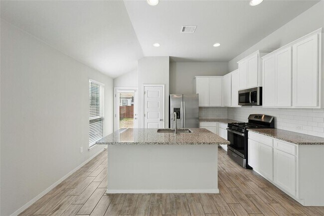 Building Photo - 120 Lyndon Dr