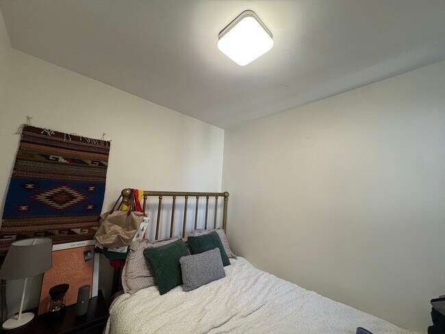 Building Photo - 444 Sumner St