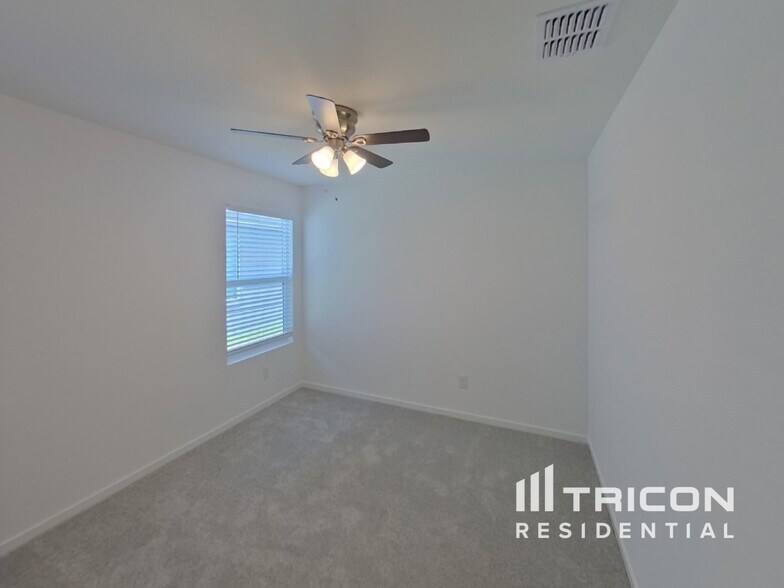 Building Photo - 803 Ponderosa Ln