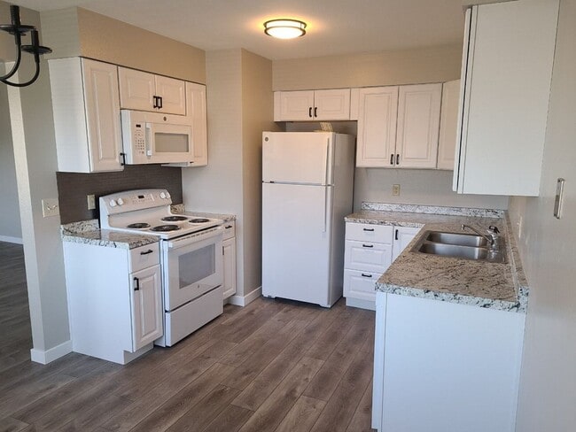 Building Photo - FIRST MONTHS RENT AND DEPOSIT ONLY! 2 Bed/1 Bath Apartment in Clarkston WA