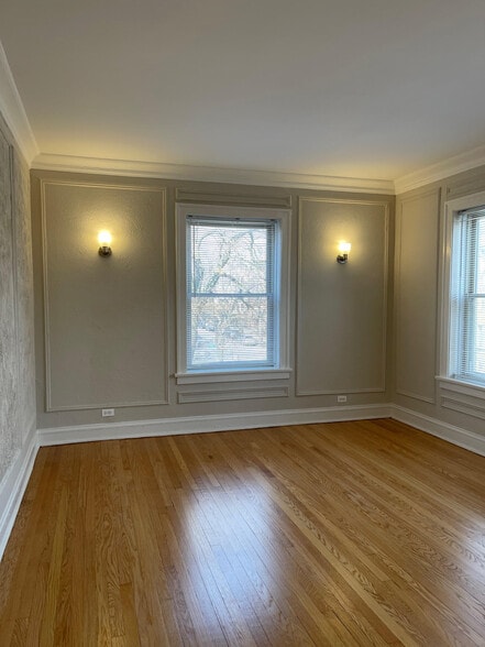 Building Photo - 1637 W Estes Ave