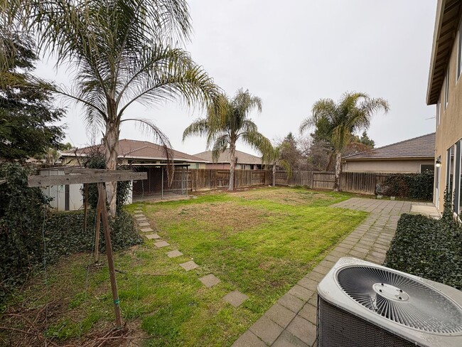 Building Photo - 3116 W Buena Vista Ave