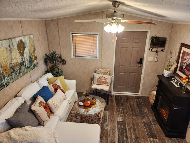 Building Photo - Charming 1BR House in Austell